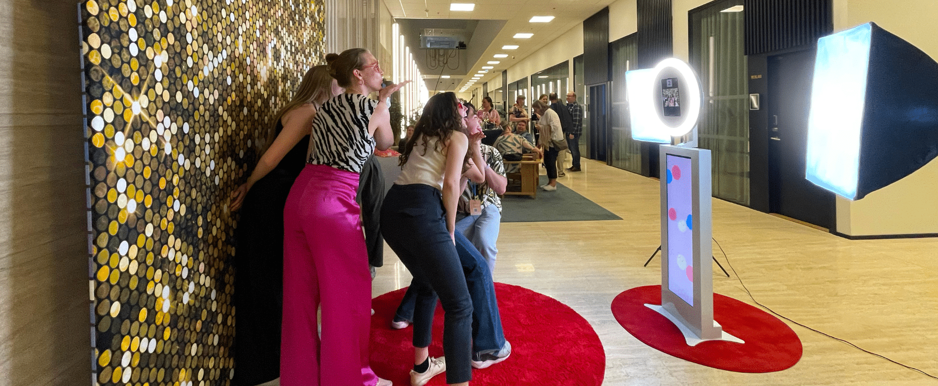 Brändi Photo Booth leveä kuva